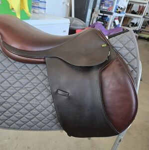 Beval 17.5 Seat Medium Width Close Cintact Brown Leather Saddle